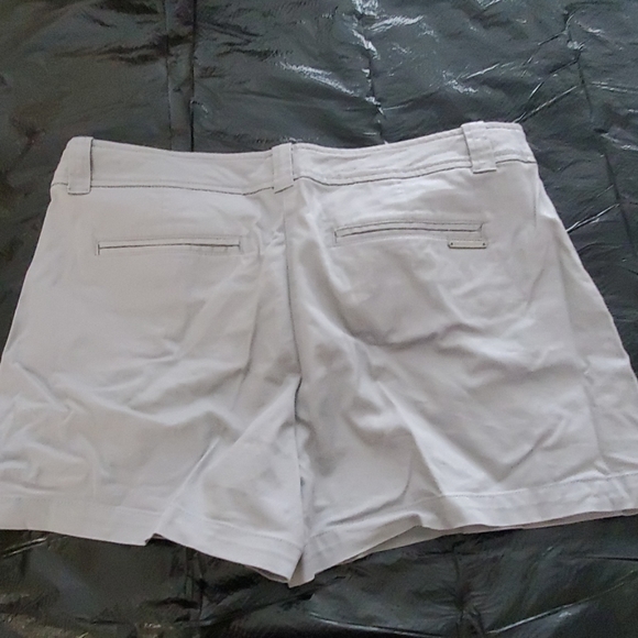 Shorts - Picture 3 of 3